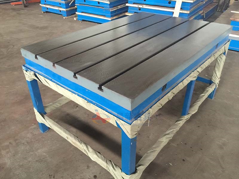 鑄鐵工作臺(tái)安裝現(xiàn)場(chǎng)圖